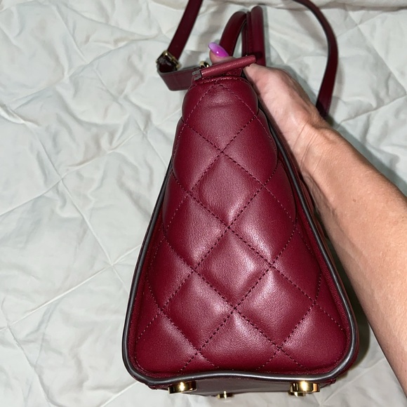 Like new  Michael Kors Selma bag for the fall beautiful quilted bag - Picture 8 of 16